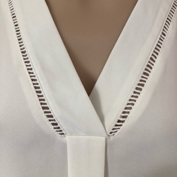 🌿 NEIMAN MARCUS 🌿 white long sleeve blouse v-neck cutout detail size S - Picture 4 of 7
